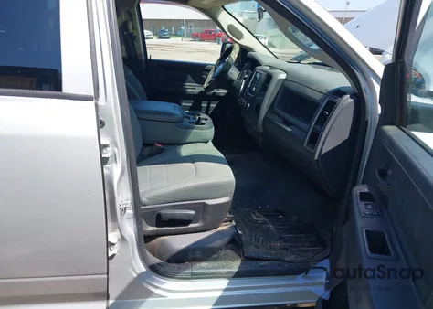 2017 Ram 1500 Express 4X4 6'4 Box из США, поврежденный, VIN 1C6RR7FG2HS673969